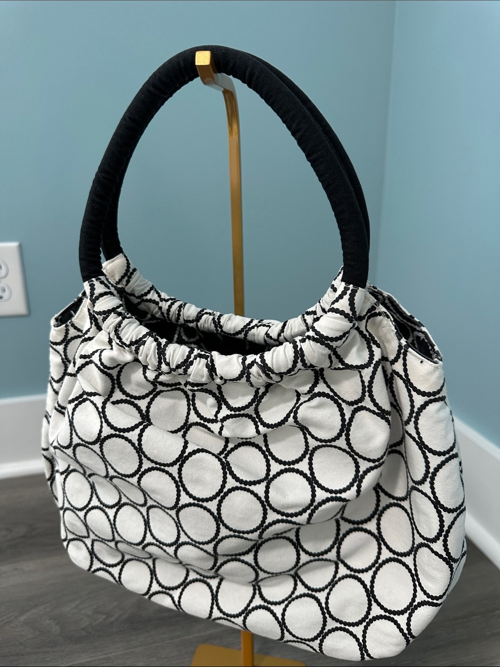 Black & White Circle-Pattern Bag (cloth and washable)